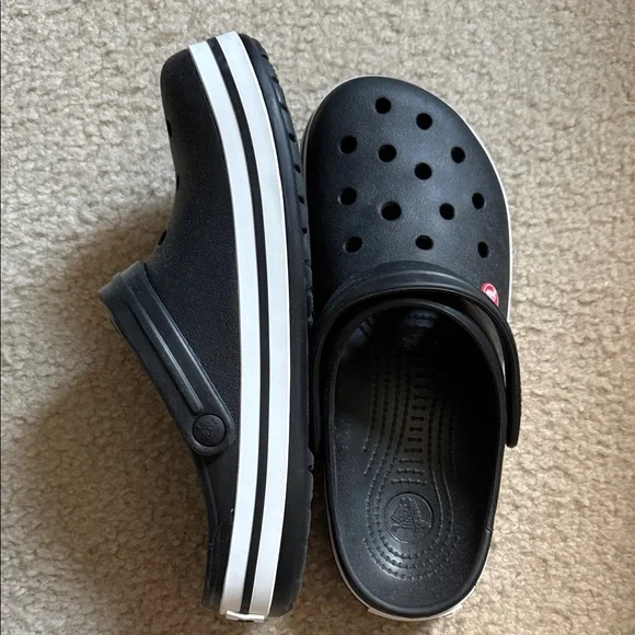 CROCS Platform Black Clogs - Picture 2 of 3